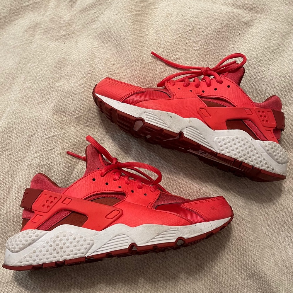 Red Huarache Nikes 👟👟♥️